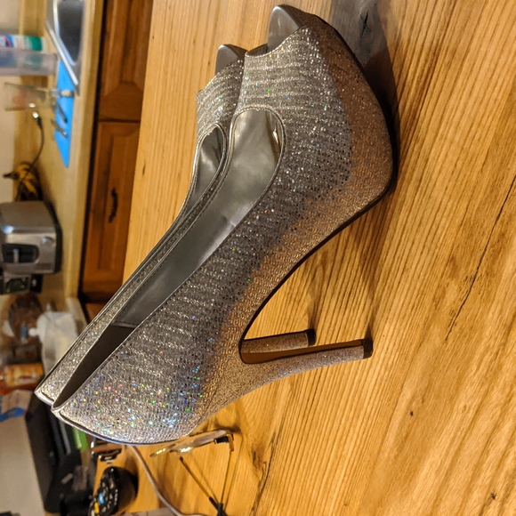 Shoes - Picture 1 of 3